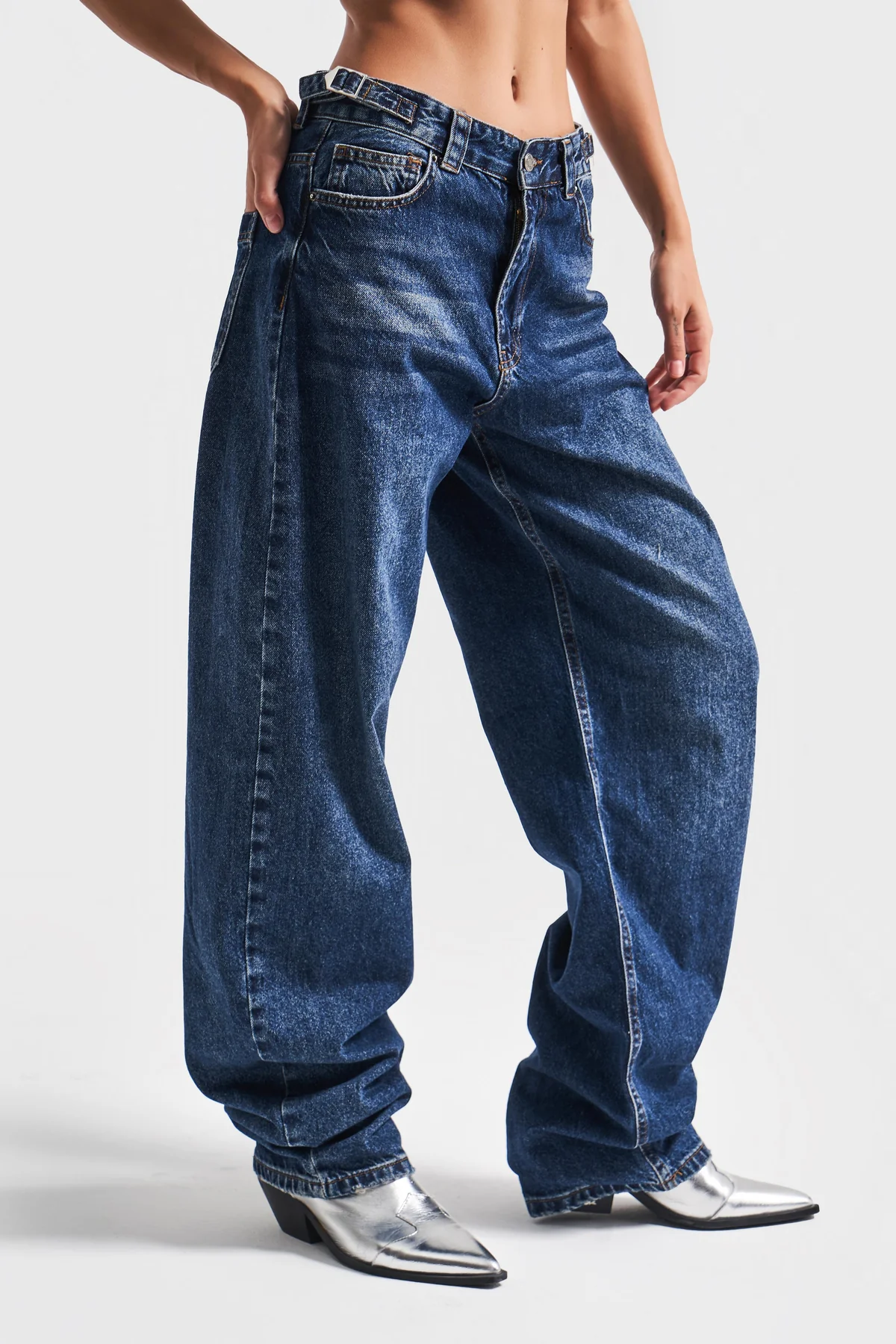 Beli kemer detaylı denim pantolon